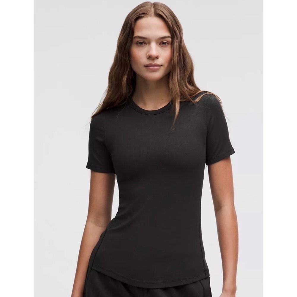 Lululemon Love tee black curved hem sz6 scoop neck ribbed top Athleisure sporty